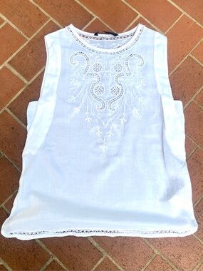 ZARA Delicate Feminine White Lacey Sleeveless TOP Size Small